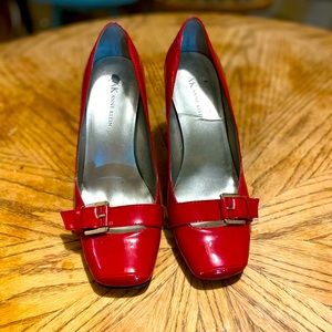 Anne Klein metalishat red square toe pump